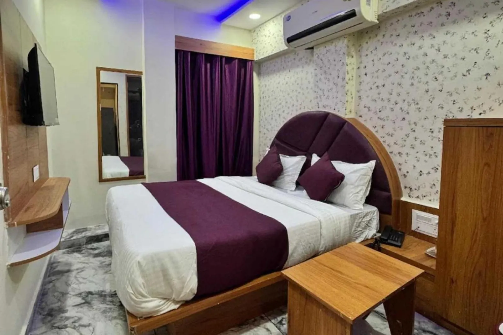 Hotel Jsb Inn Varanasi - Prime Location And Luxury Room Quality ホームステイ